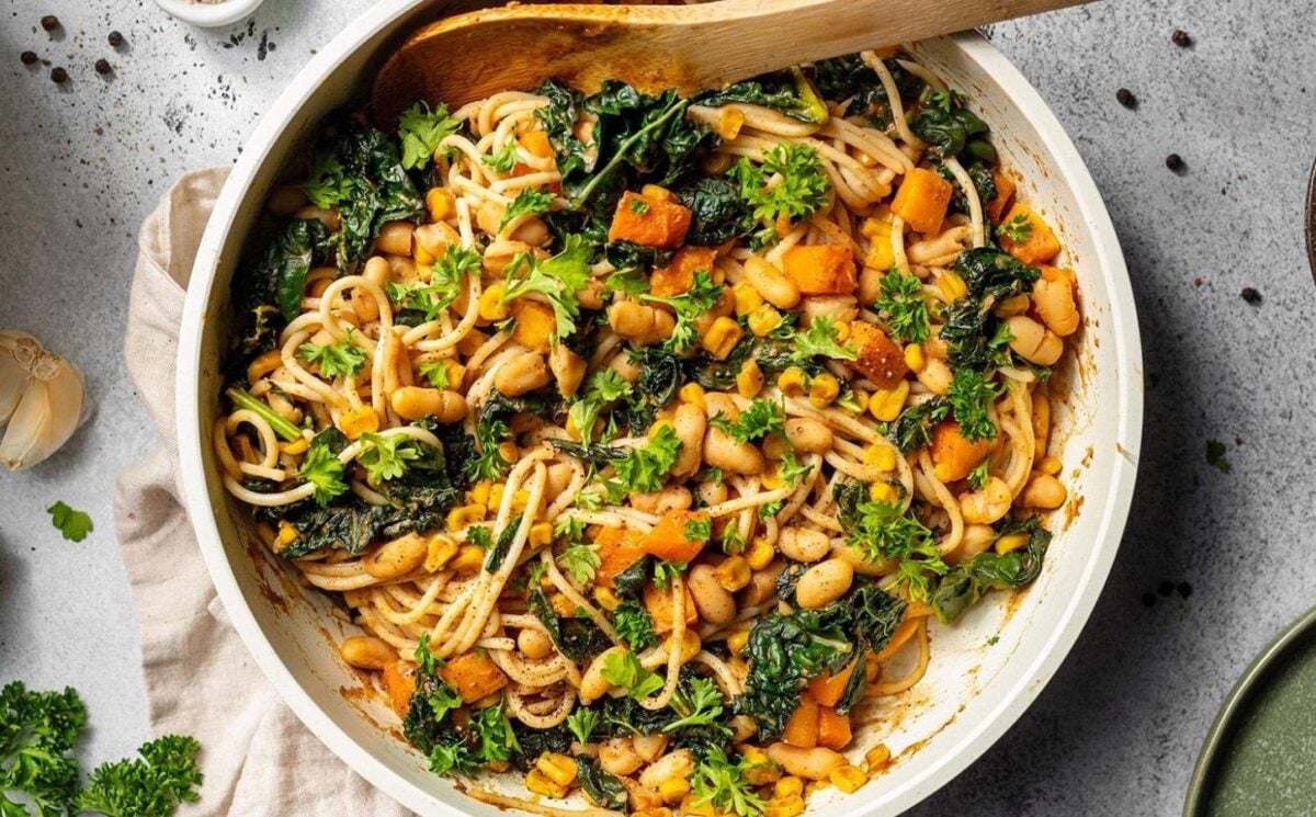 A creamy vegan satay pasta dish